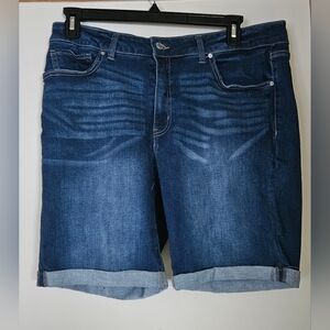 20 TIME AND TRU WOMAN'S BLUE BERMUDA SHORTS - Plain Pocket